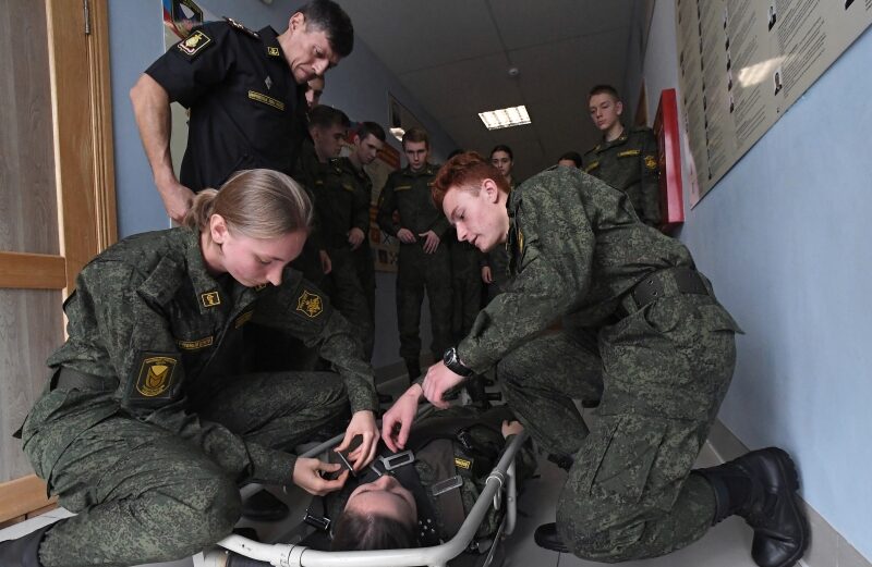 Военных медиков чествуют в России