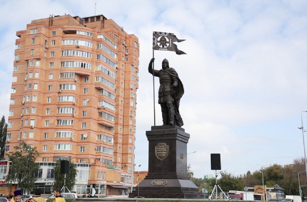 Великому полководцу посвятили памятник