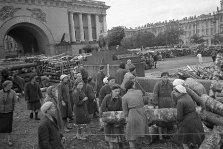 Блокадники и узники концлагерей получат выплаты