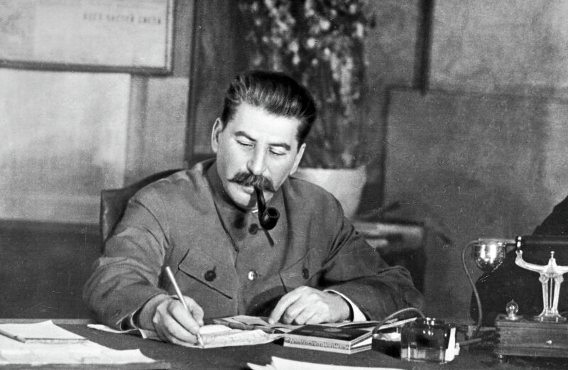Портрет с автографом Сталина ушел с молотка