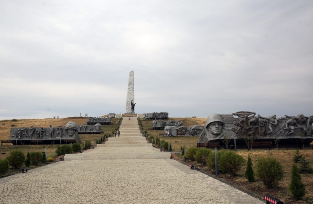 Героям Донбасса установили памятник