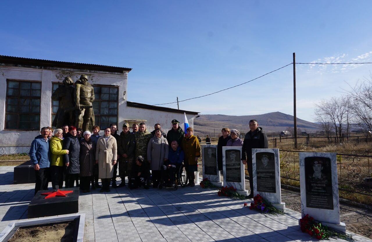 Жители села посвятили героям-землякам памятник