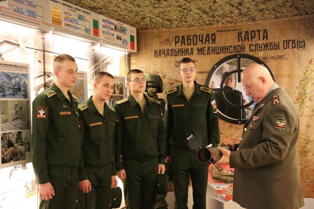 Академия расскажет о героях медиках