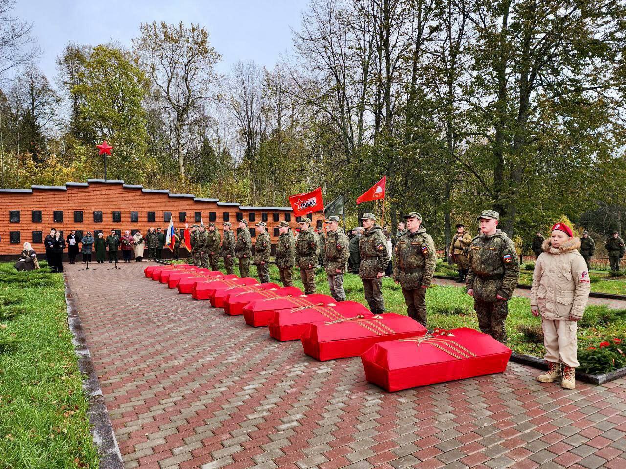 Красноармейцев проводили с почестями