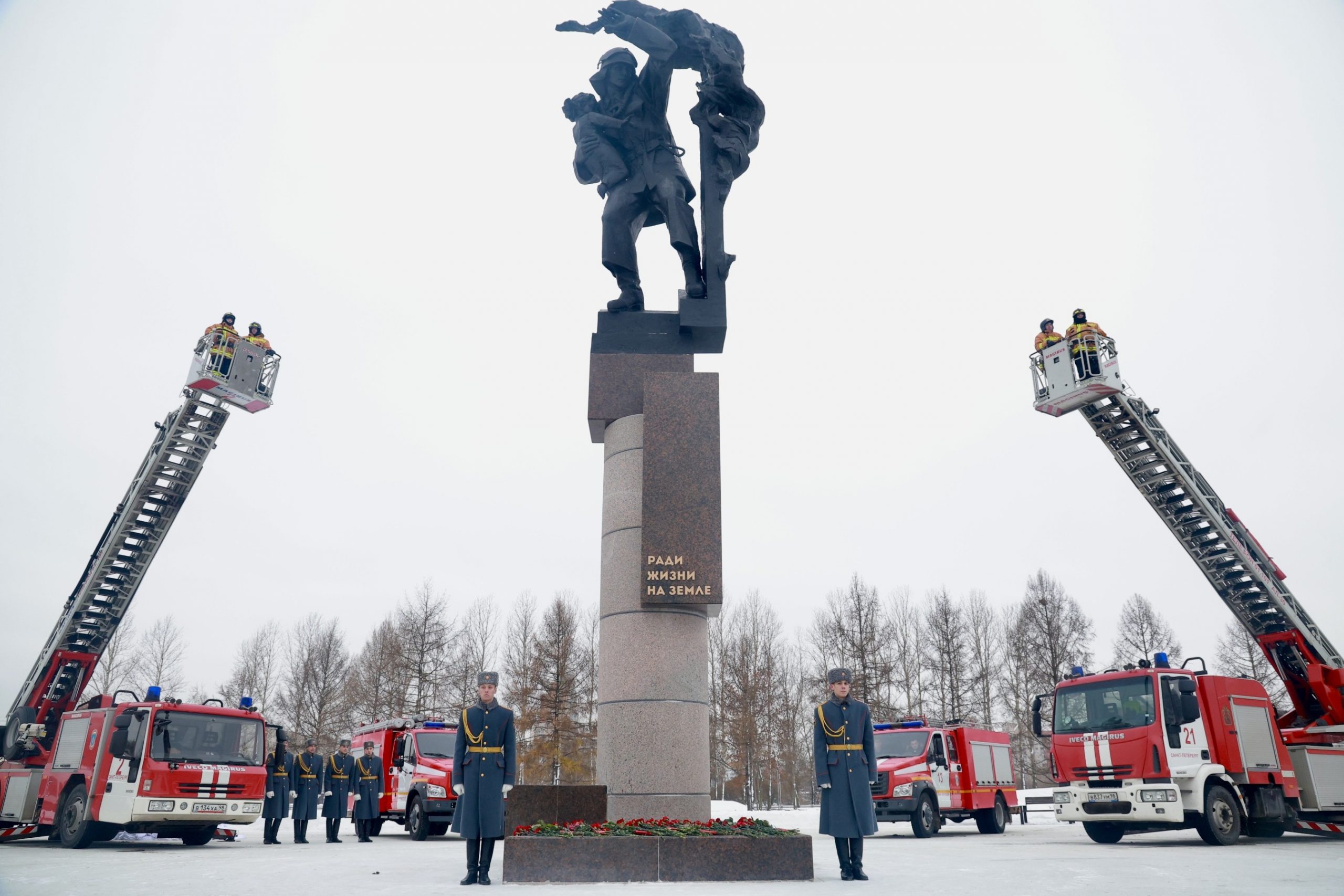 Подвигу пожарных посвятили мемориал