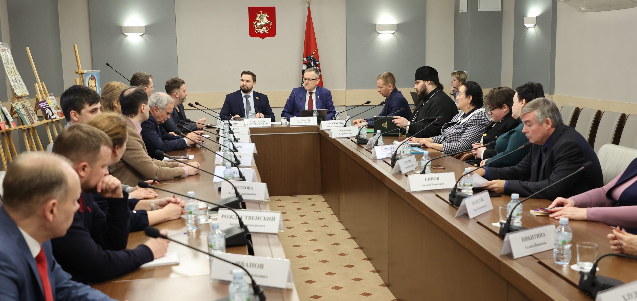 Сохранение памяти о подвигах обсудили депутаты и историки