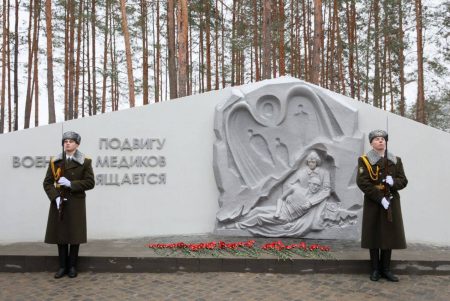 Под Гомелем увековечили военных врачей