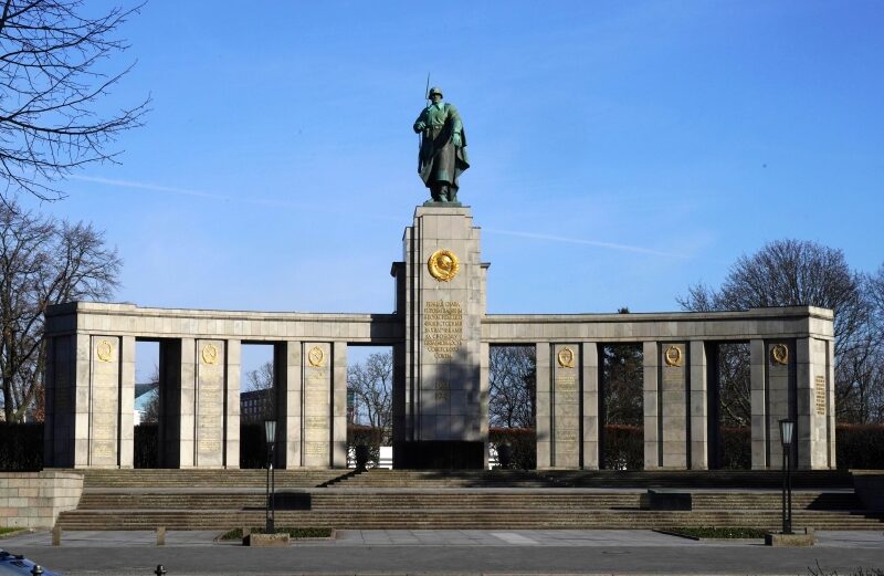 Берлин почтил память советских солдат