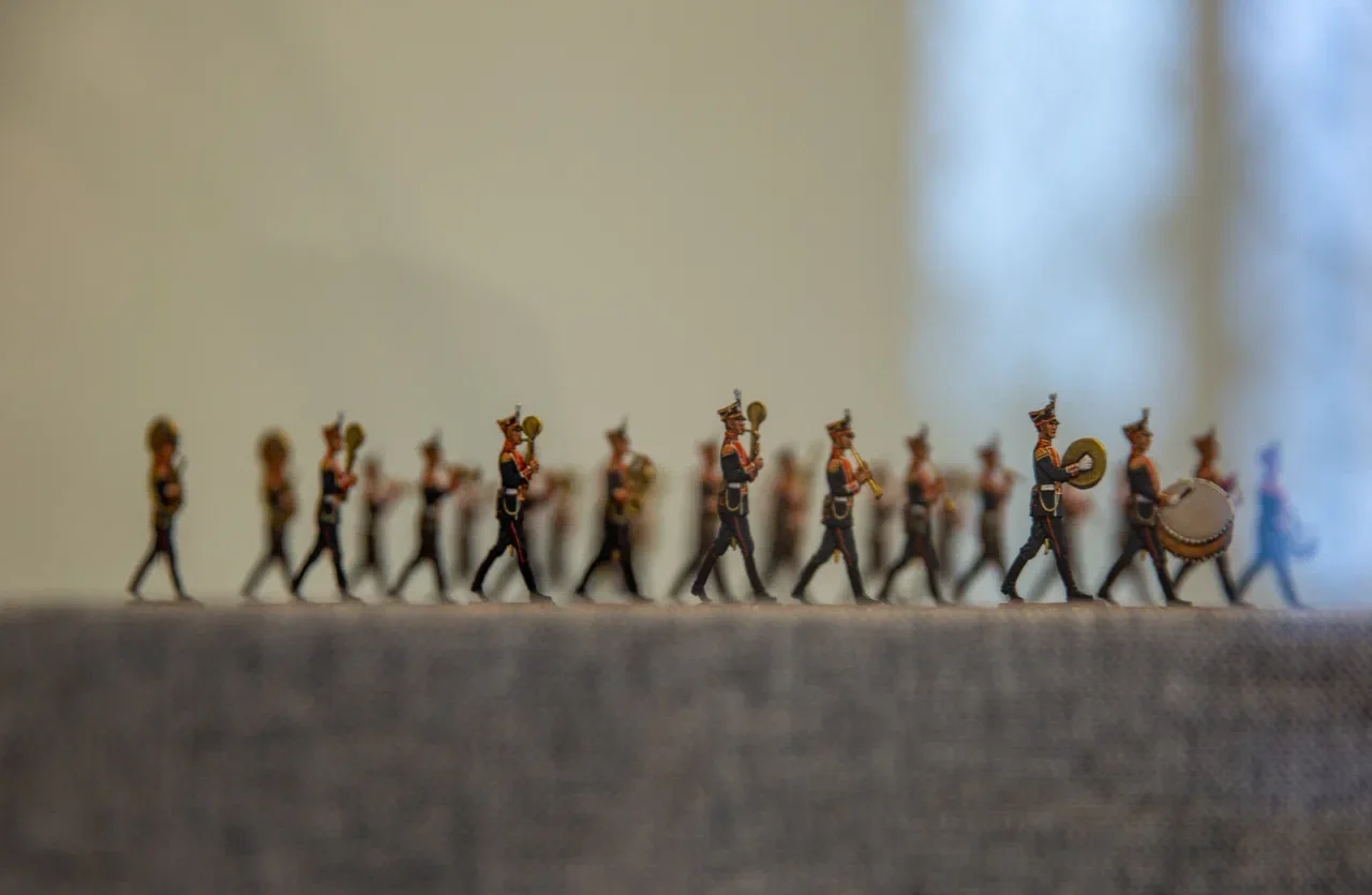 Исторических героев показали в миниатюре