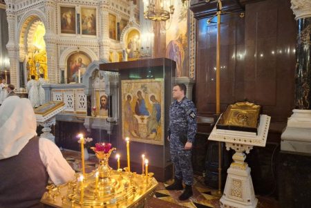 В храм Христа Спасителя доставили «Троицу»