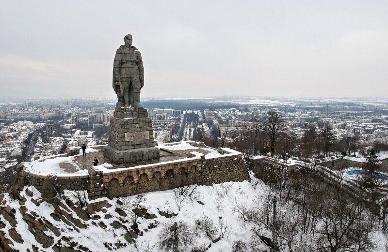 В Болгарии хотят снести памятник советскому солдату-освободителю