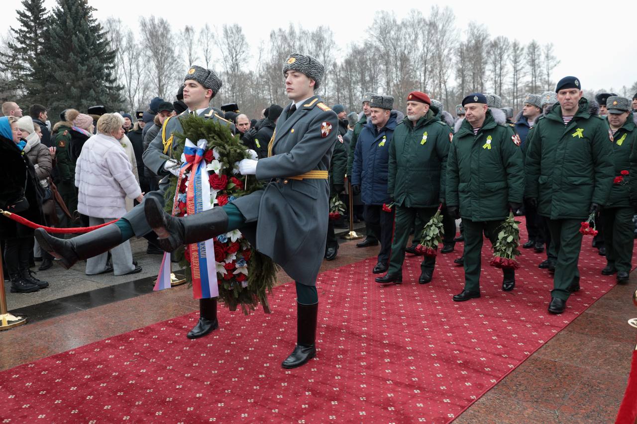 Росгвардейцы почтили память защитников и жителей блокадного Ленинграда