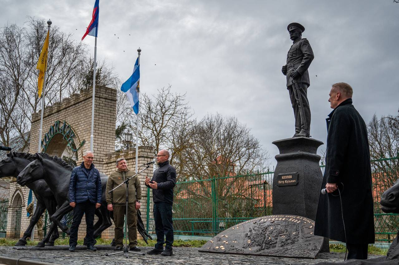 Выдающемуся археологу посвятили памятник