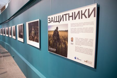 Фотовыставка «Защитники» набирает популярность