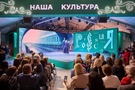 Работники культуры принимают поздравления