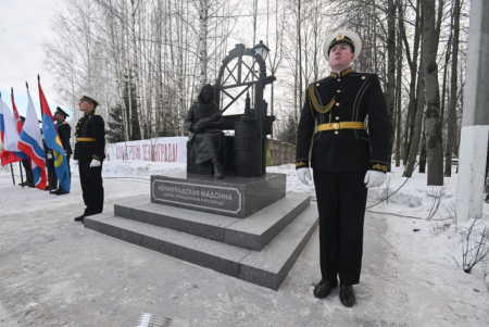 Рожденным в блокаду посвятили памятник