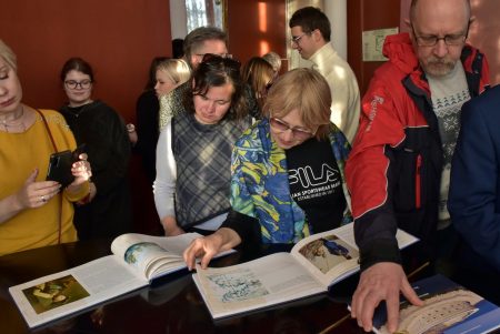 Героической крепости посвятили книгу