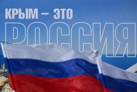 Жители Крыма принимают поздравления