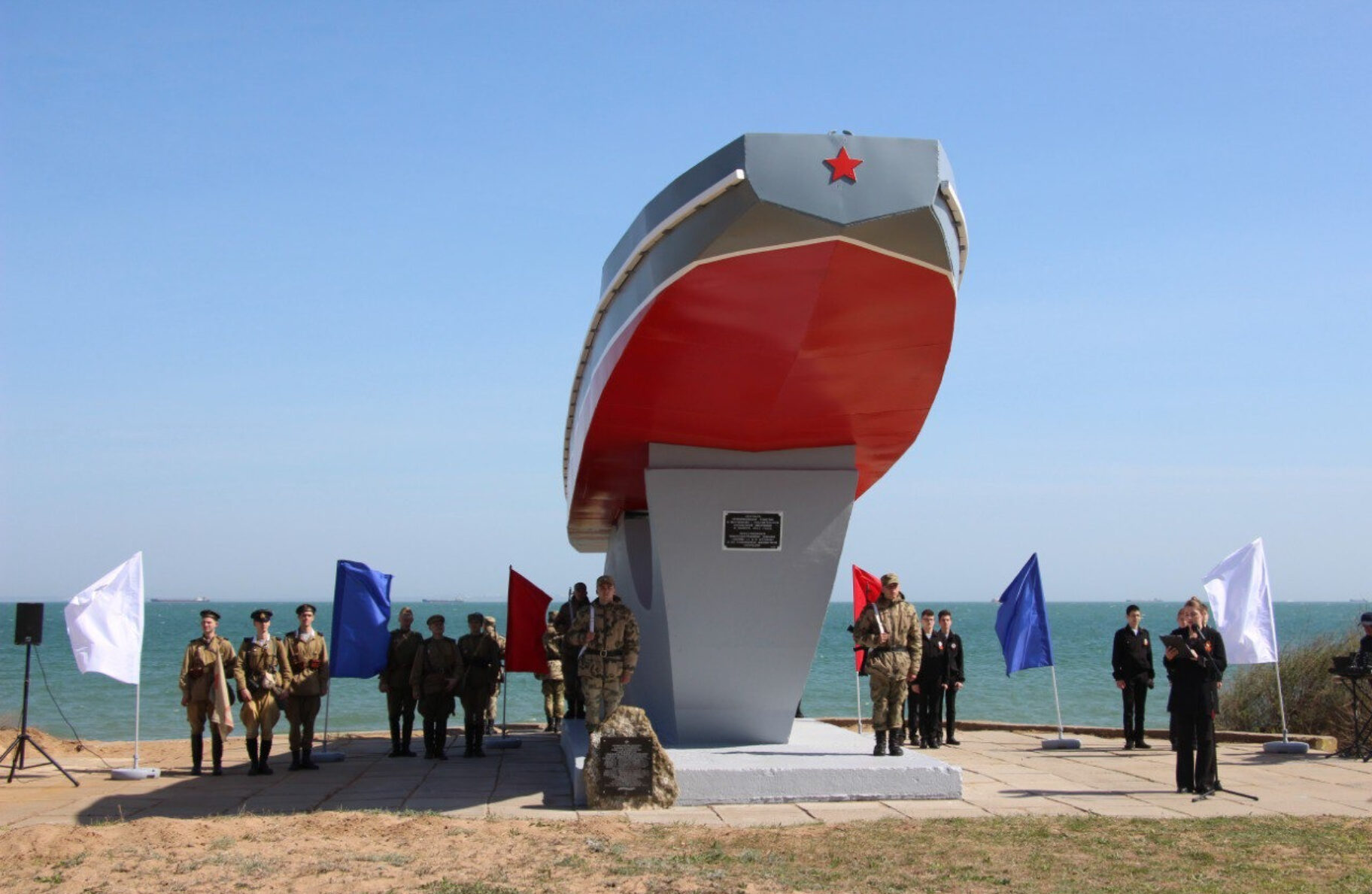 В Крыму отремонтировали памятник десантникам