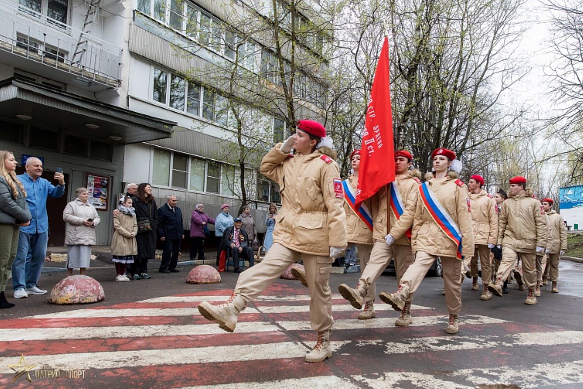 Ветерану подарили парад