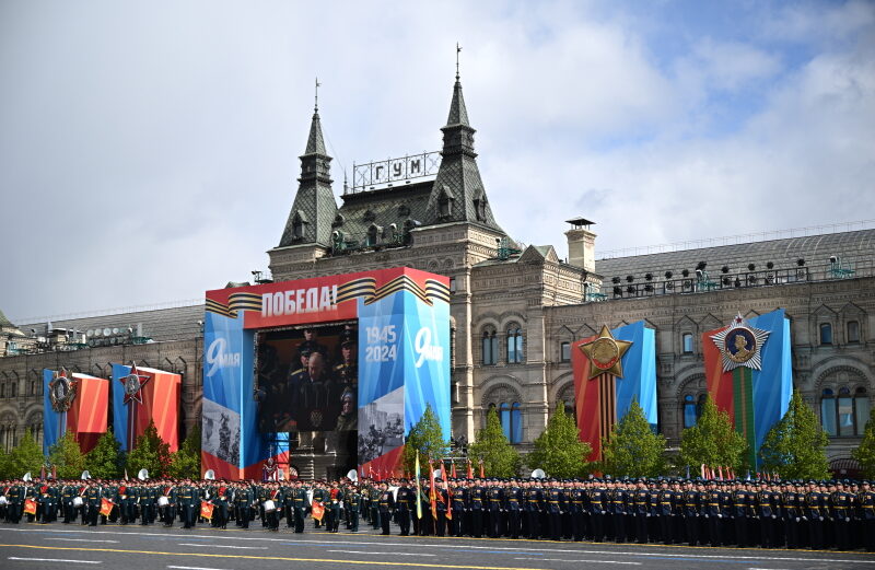 Президент России выступил на военном параде