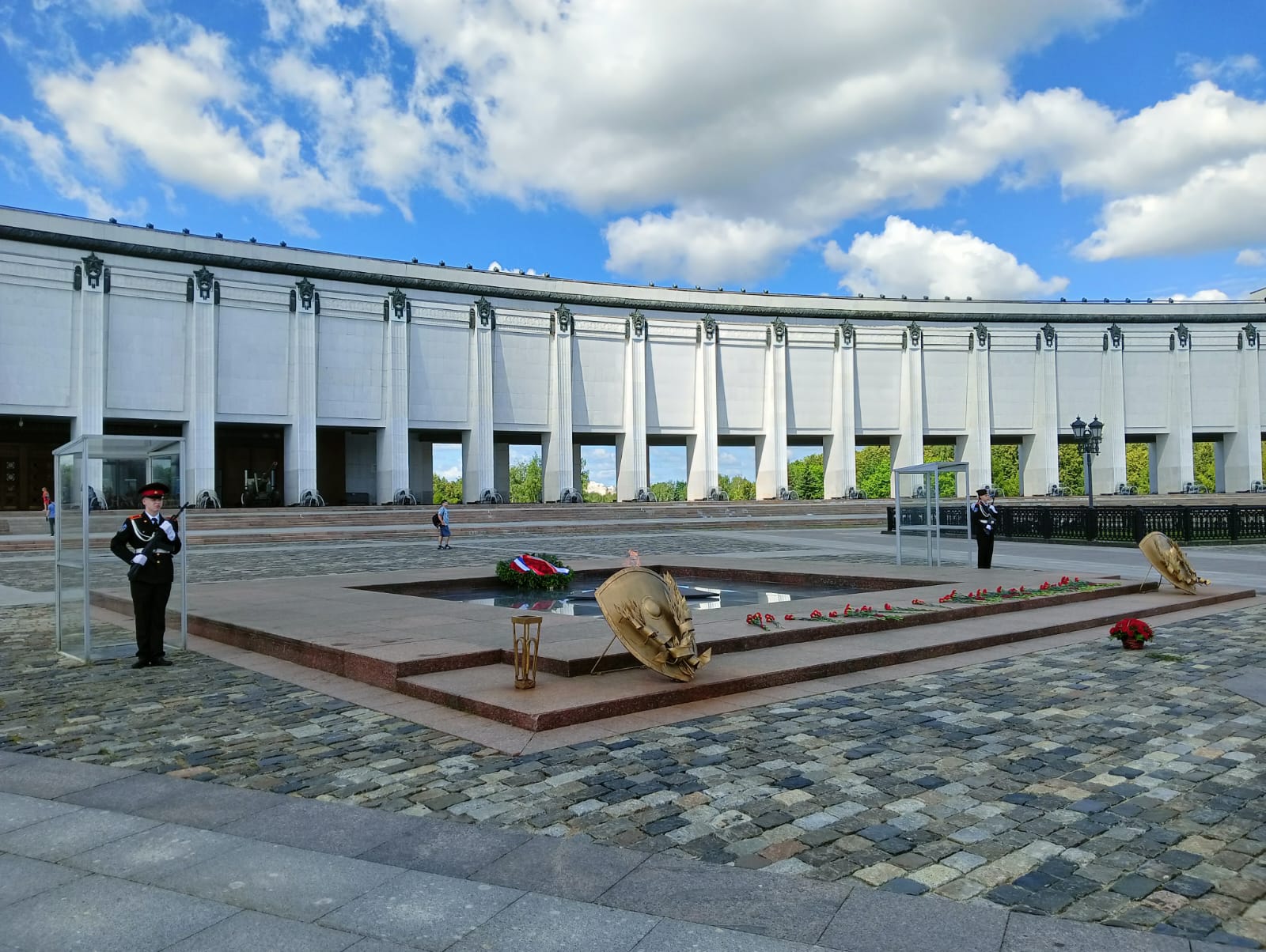 Кадеты заступили на мемориальную вахту