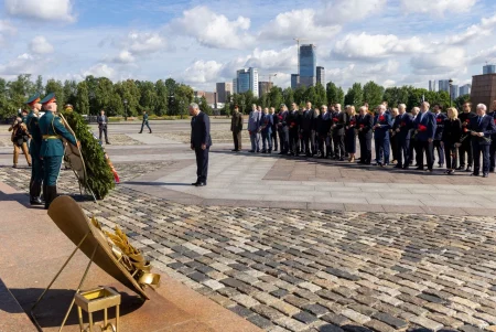 Делегация Госдумы почтила память павших