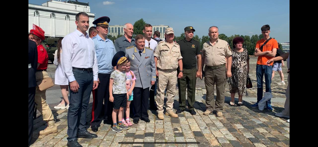 Дмитрий Певцов напутствовал бронепробег