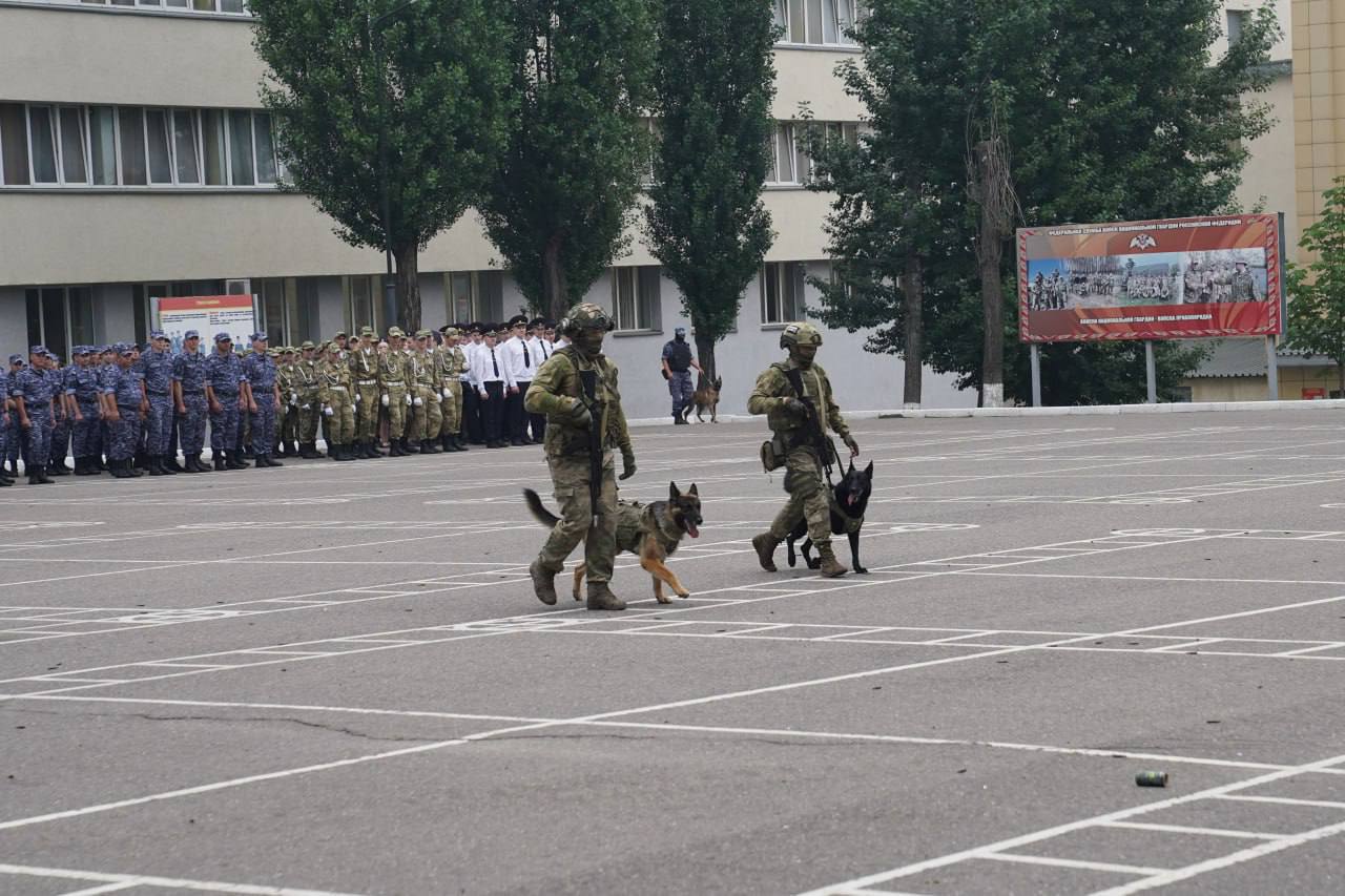 Центр подготовки росгвардейцев принимает поздравления