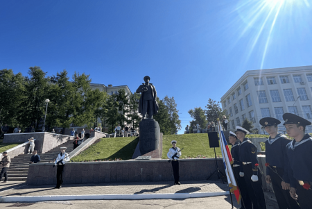 Архангельск почтил память легенды флота