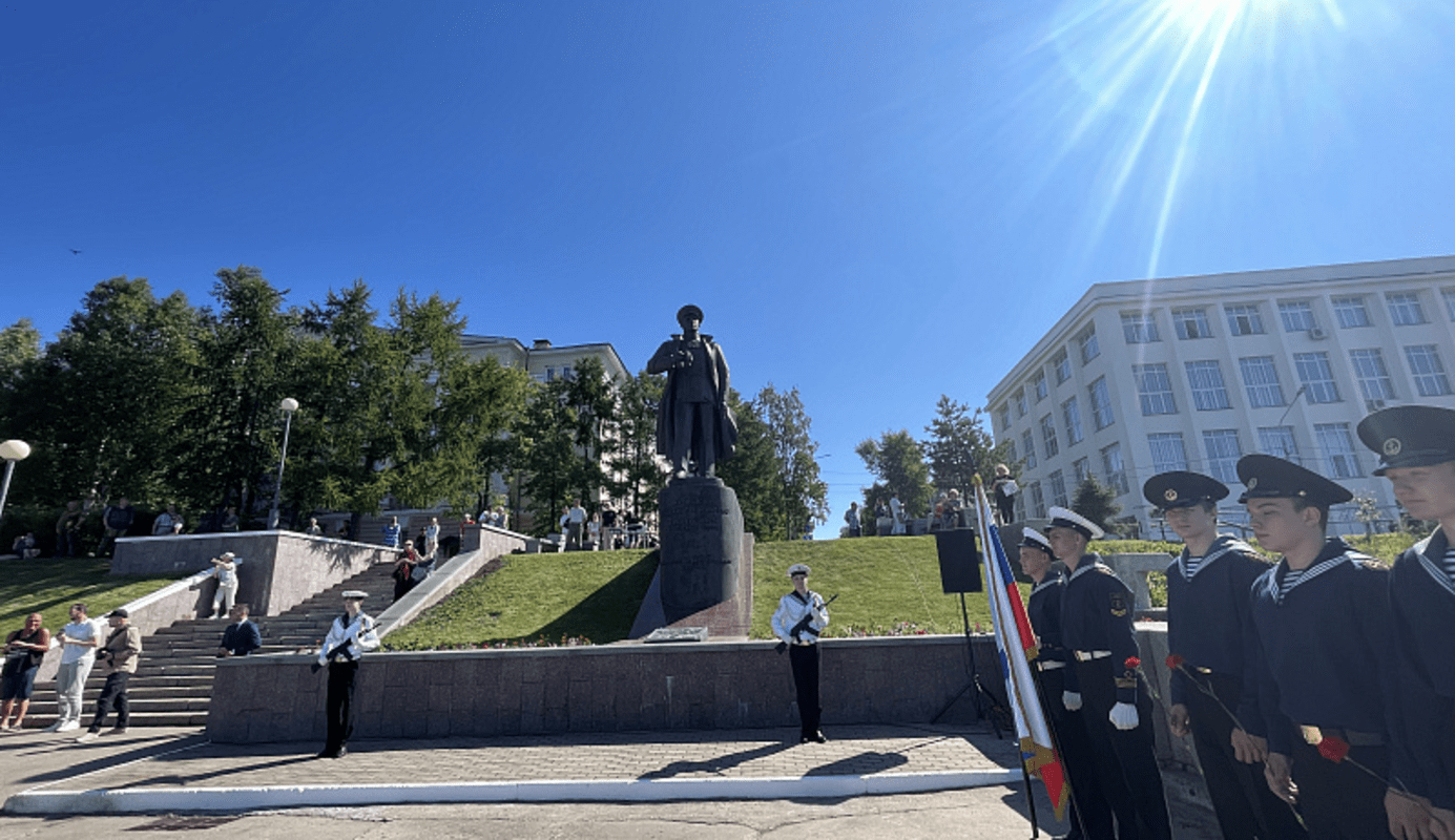 Архангельск почтил память легенды флота