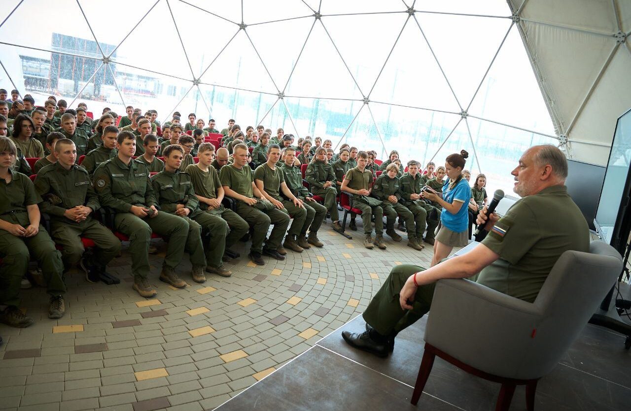 Директор Центра «Воин» встретился с курсантами и инструкторами