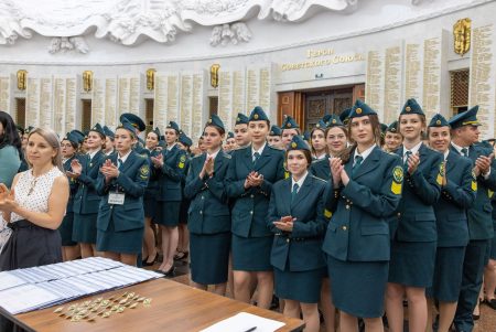 Будущие таможенники получили дипломы в Музее Победы