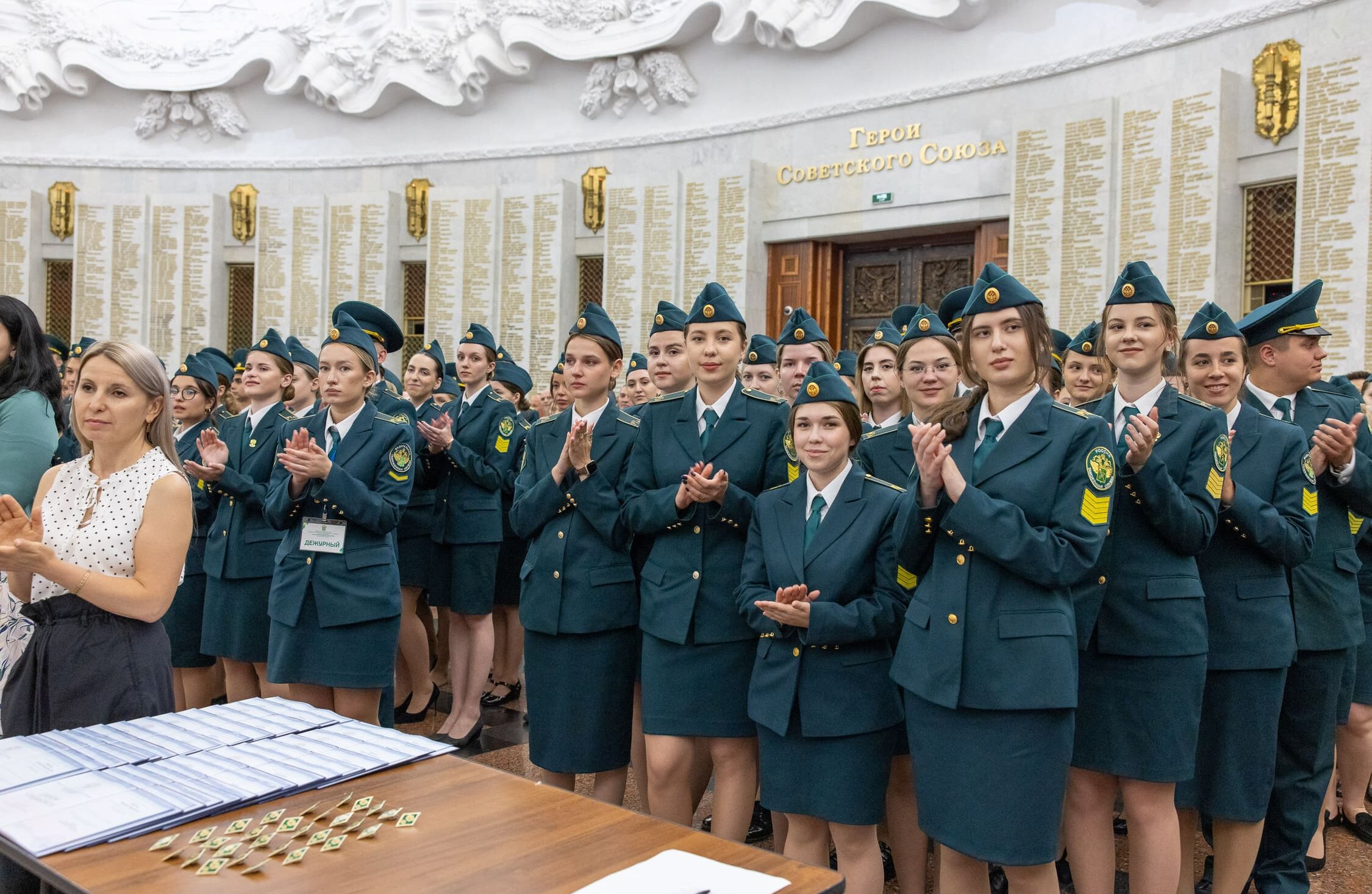 Будущие таможенники получили дипломы в Музее Победы