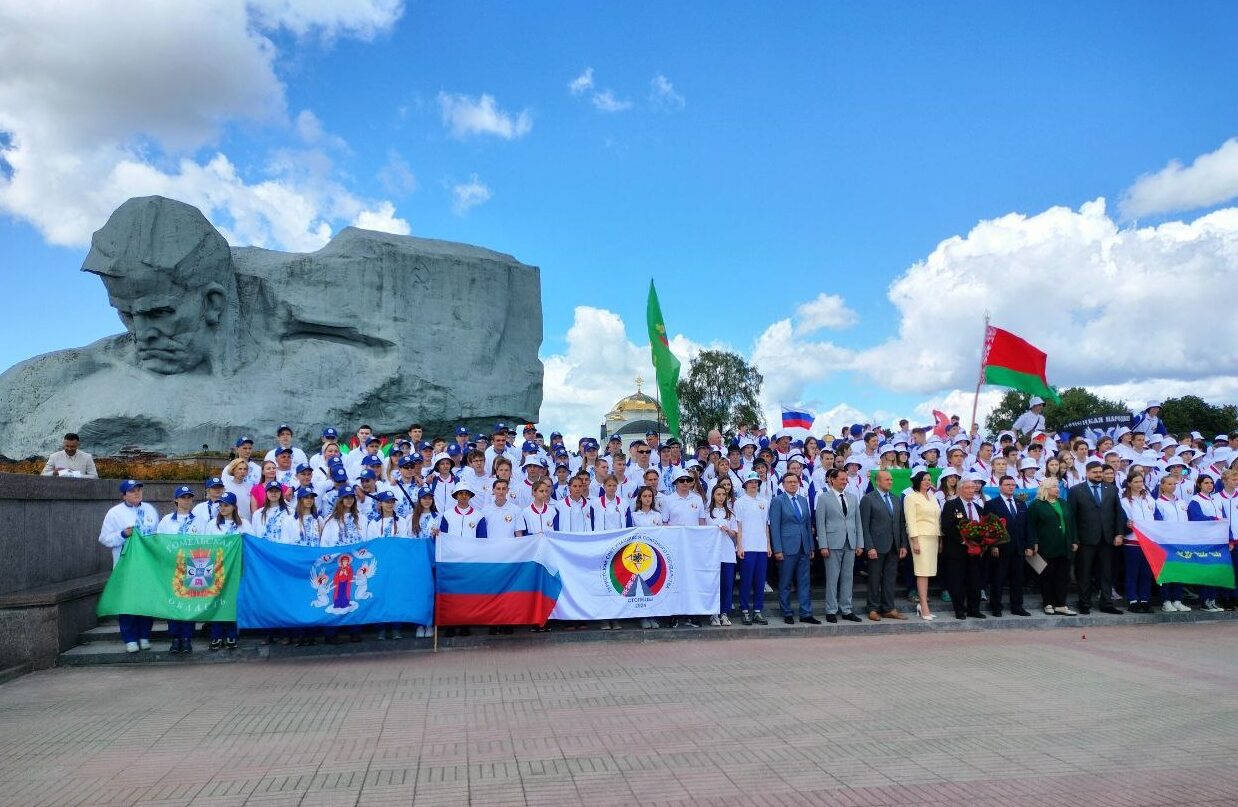 Юные туристы из России отправились в Беларусь