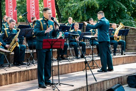 Звуки вальса наполнят столичный парк