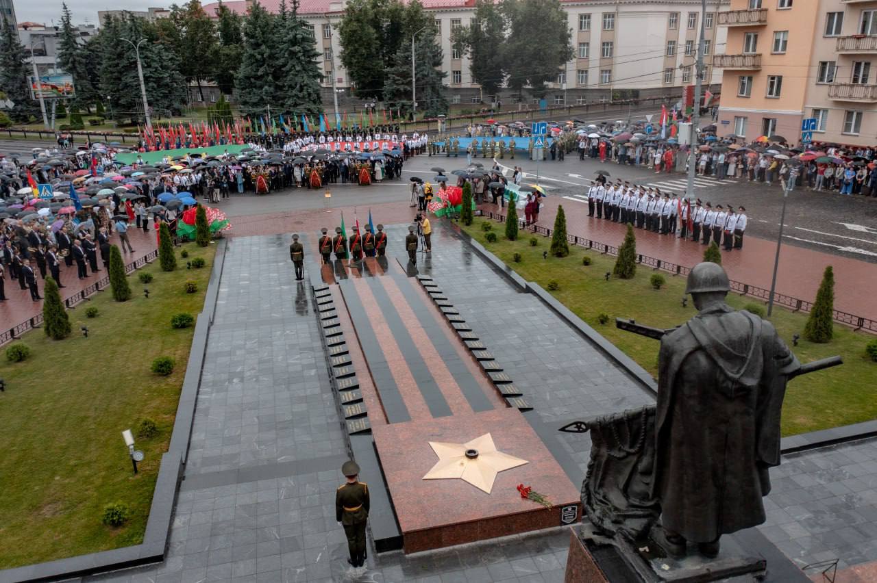 Беларусь принимает гостей и поздравления