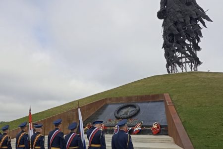 Новобранцы произнесли главные слова у Ржевского мемориала