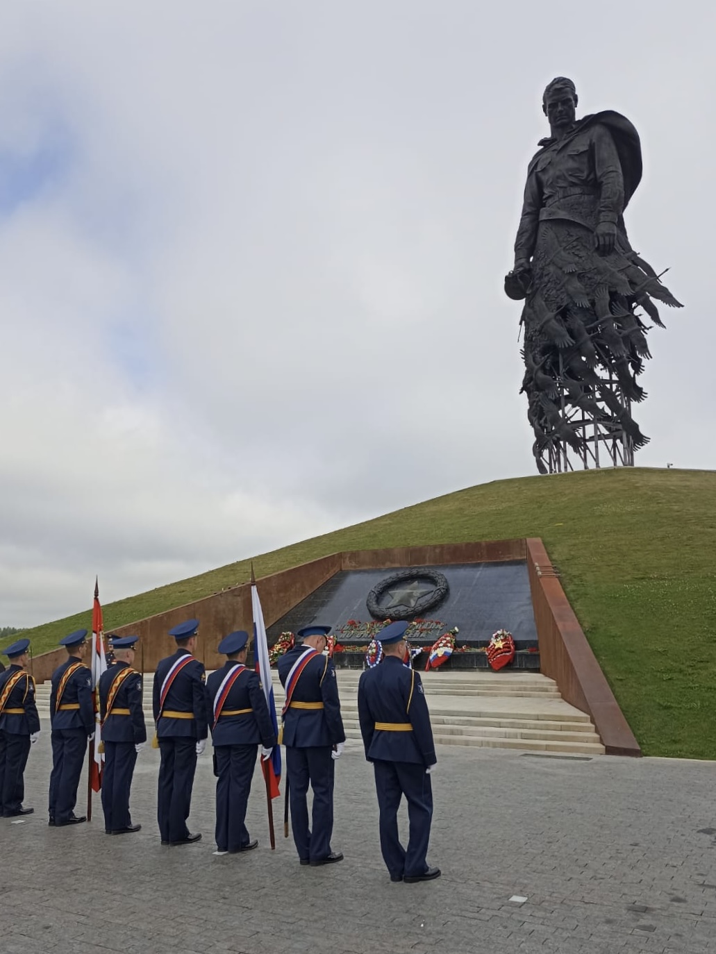 Новобранцы произнесли главные слова у Ржевского мемориала