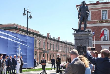 Легендарному флотоводцу посвятили памятник