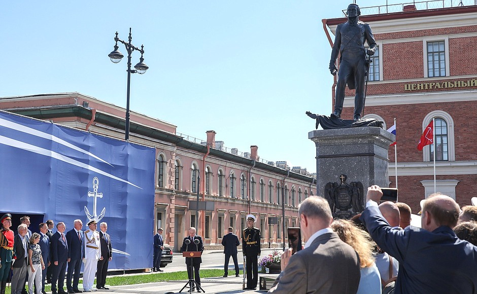 Легендарному флотоводцу посвятили памятник