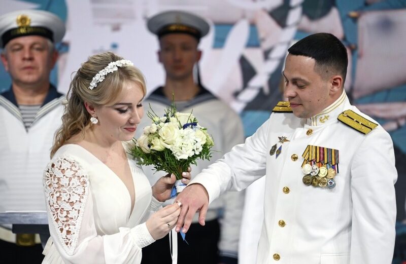 Серебряные свадьбы отметят региональной медалью