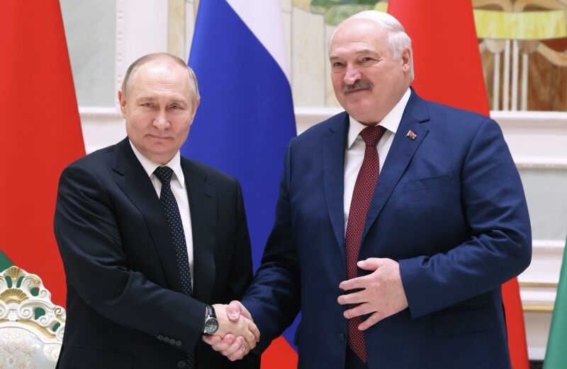 Путин поздравил Беларусь с Днем независимости