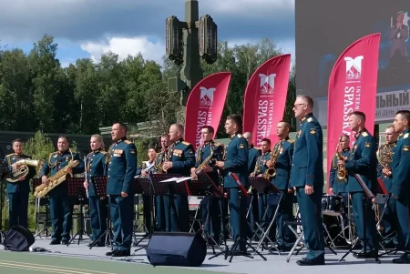 Москвичей пригласили на плац-концерт