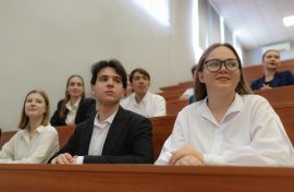 Все студенты будут изучать русский язык