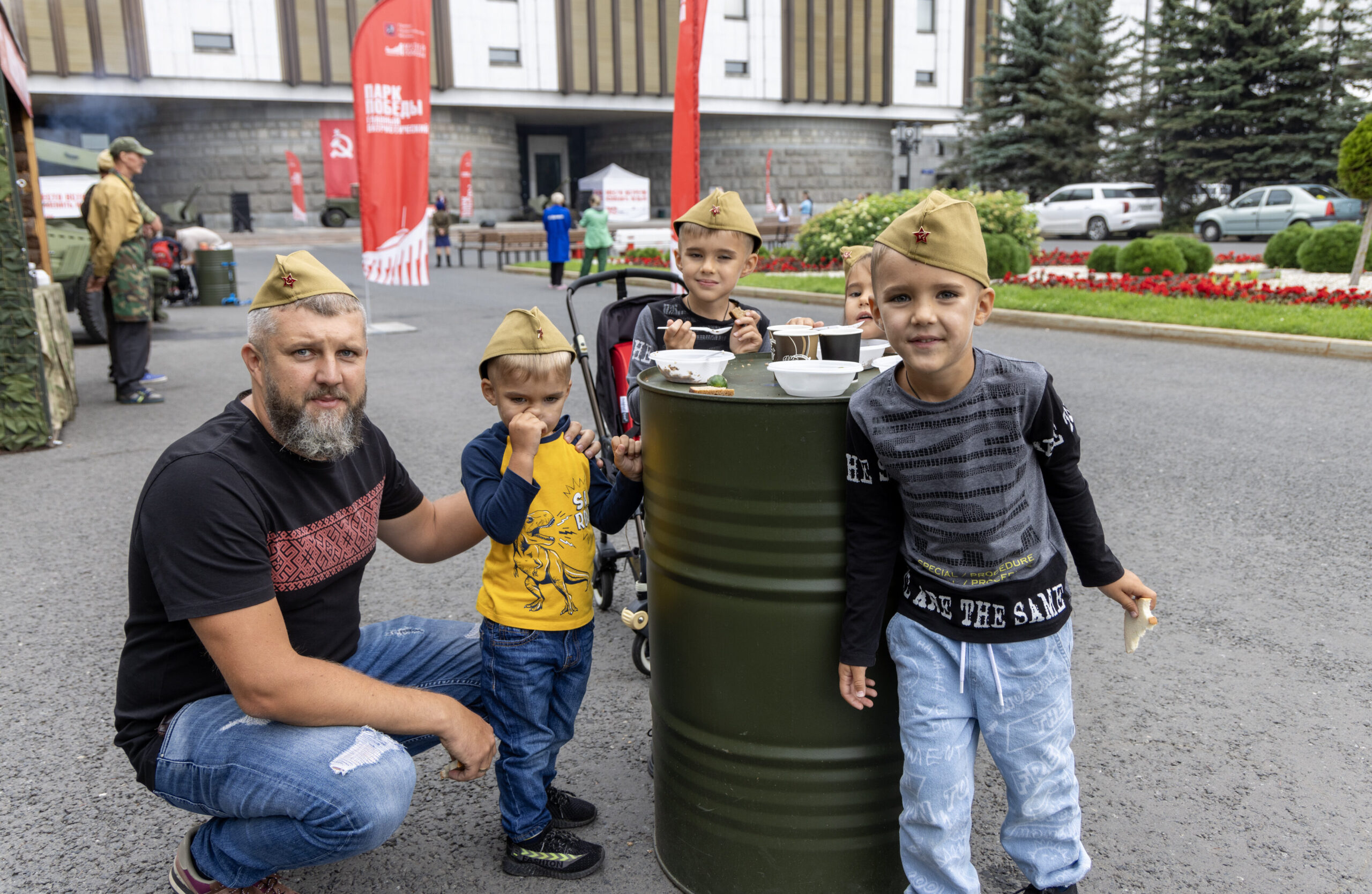 Семьи провели осенний выходной в парке