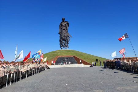 Поисковая экспедиция стартовала у Ржевского мемориала