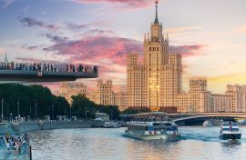 Россияне отметят день страны путешествием  