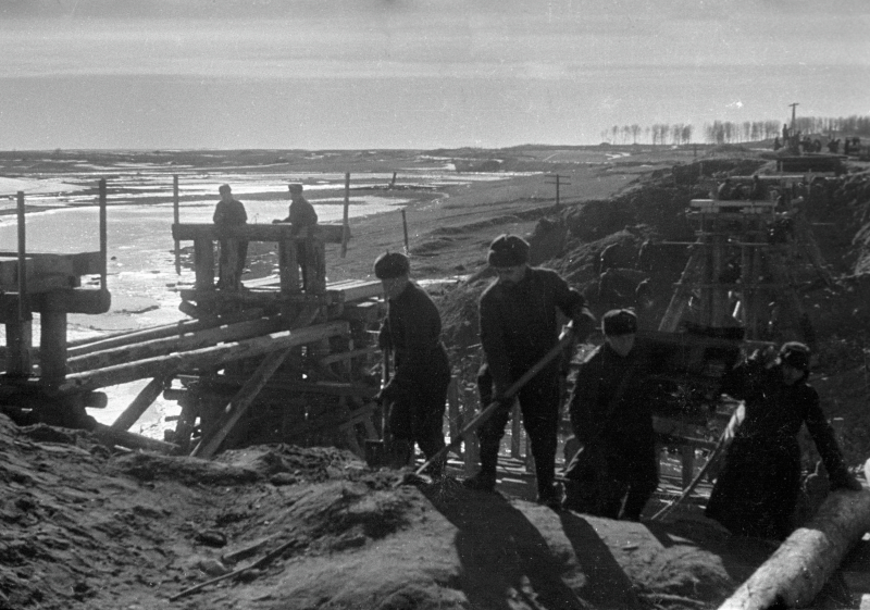 Роль железнодорожников в годы Великой Отечественной отметил директор СВР