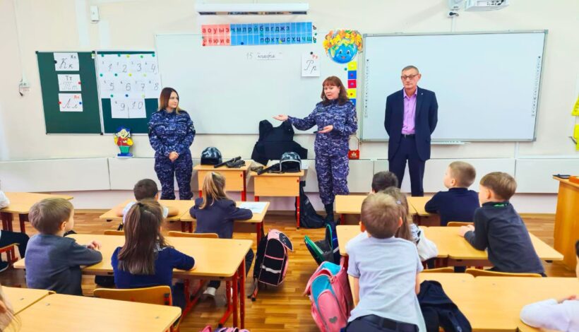 Росгвардейцы познакомили школьников с профессией